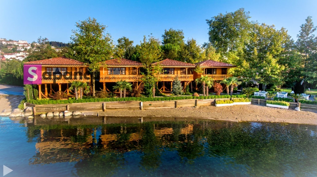 فنادق ذات إطلالة متميزة على بحيرة سبانجا