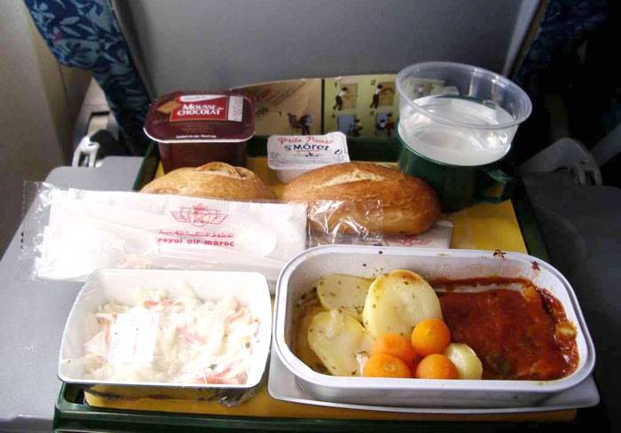هل طيران العربية يقدم وجبات مجانية