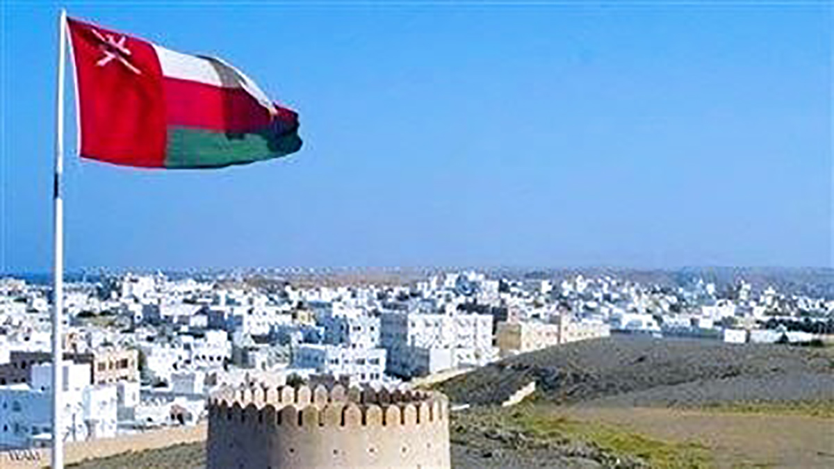 كم سعر تذكره الطيران من عمان الى مصر؟