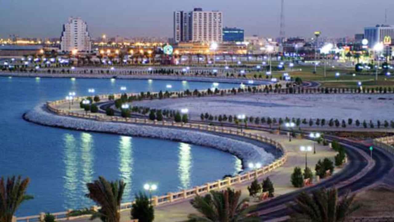 كم تبعد الدمام عن الخبر