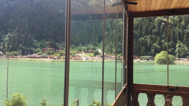 فنادق اوزنجول المطلة على البحيرة