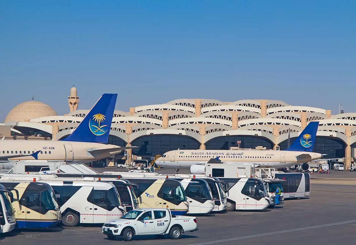 كم عدد المطارات في المملكة العربية السعودية؟