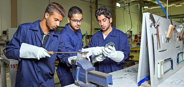 هل يوجد سكن طلاب في الكلية التقنية العالمية لعلوم الطيران؟