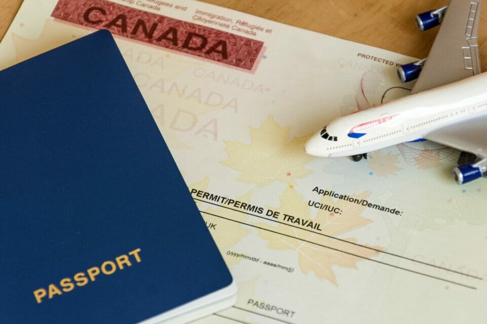 ما هو ملف طلب تأشيرة كندا؟