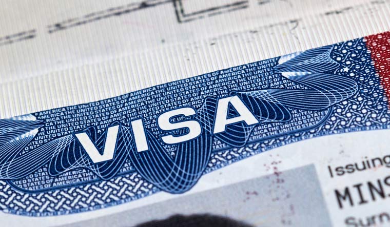 كيفية تحويل تأشيرة السياحة لتأشيرة عمل في أمريكا أصبح ممكنا